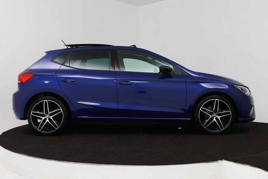 Seat Ibiza 1.0 TSI FR Business Intense (PANORAMADAK, CAMERA, STOELVERWARMING, BEATS AUDIO, CRUISE ADAPTIEF, DIGITALE COCKPIT)