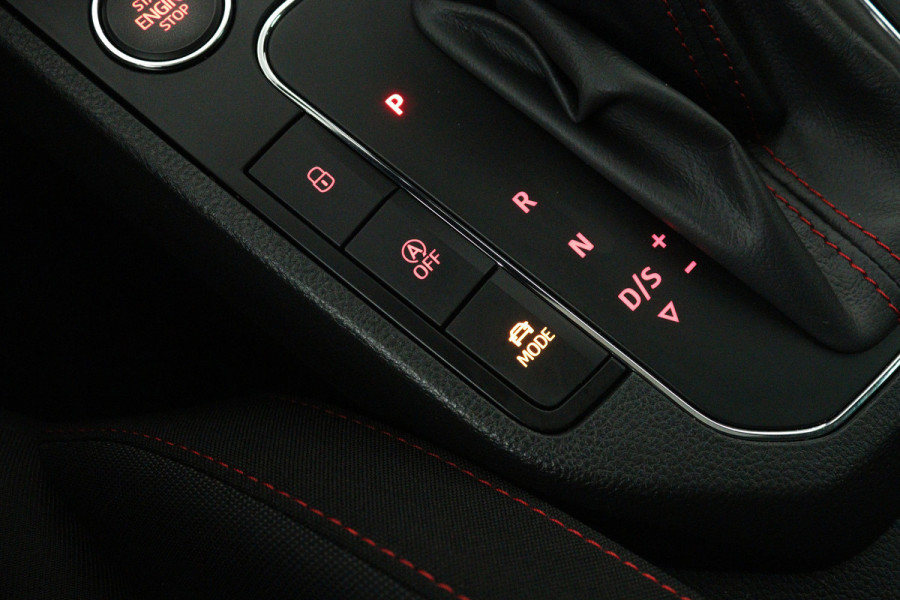 Seat Ibiza 1.0 TSI FR Business Intense (PANORAMADAK, CAMERA, STOELVERWARMING, BEATS AUDIO, CRUISE ADAPTIEF, DIGITALE COCKPIT)