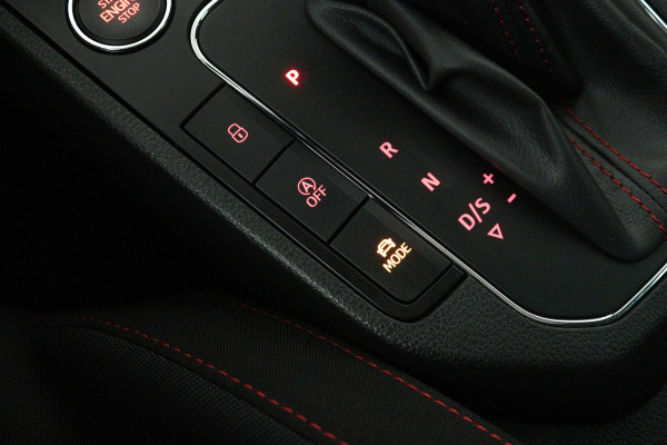 Seat Ibiza 1.0 TSI FR Business Intense (PANORAMADAK, CAMERA, STOELVERWARMING, BEATS AUDIO, CRUISE ADAPTIEF, DIGITALE COCKPIT)