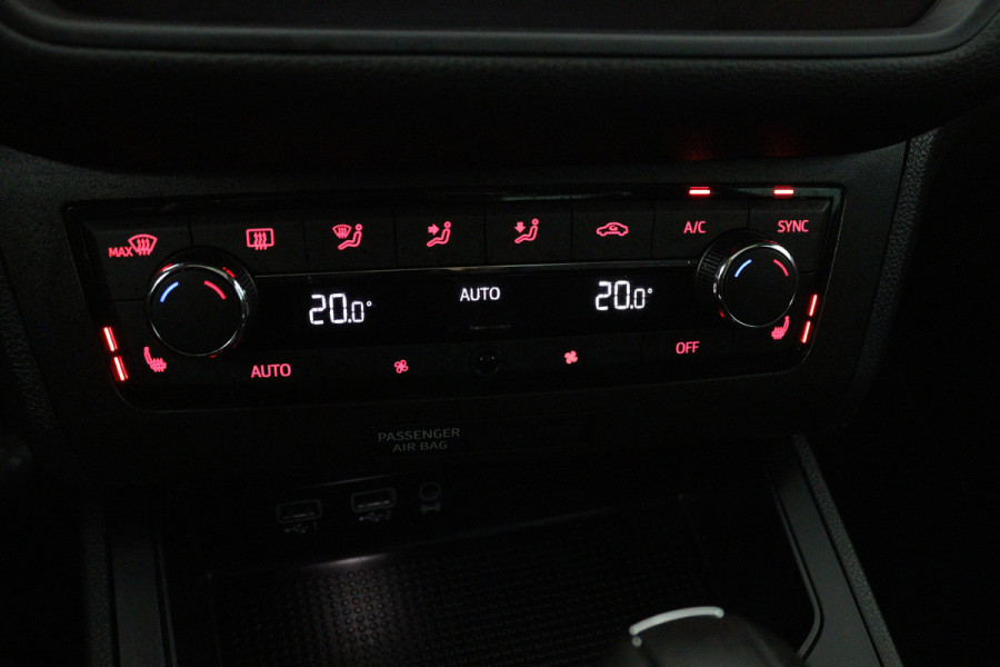 Seat Ibiza 1.0 TSI FR Business Intense (PANORAMADAK, CAMERA, STOELVERWARMING, BEATS AUDIO, CRUISE ADAPTIEF, DIGITALE COCKPIT)