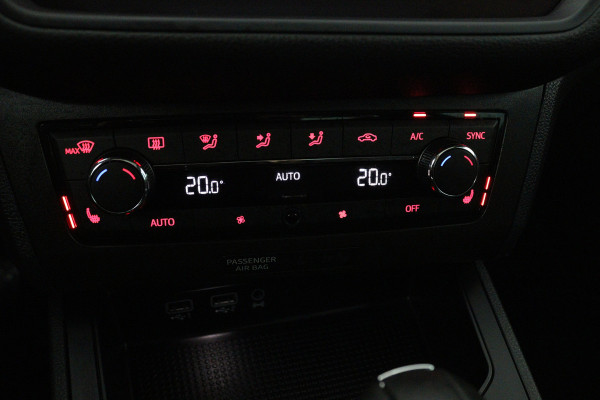 Seat Ibiza 1.0 TSI FR Business Intense (PANORAMADAK, CAMERA, STOELVERWARMING, BEATS AUDIO, CRUISE ADAPTIEF, DIGITALE COCKPIT)