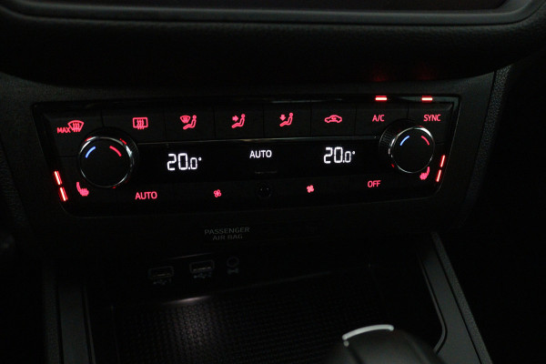 Seat Ibiza 1.0 TSI FR Business Intense (PANORAMADAK, CAMERA, STOELVERWARMING, BEATS AUDIO, CRUISE ADAPTIEF, DIGITALE COCKPIT)