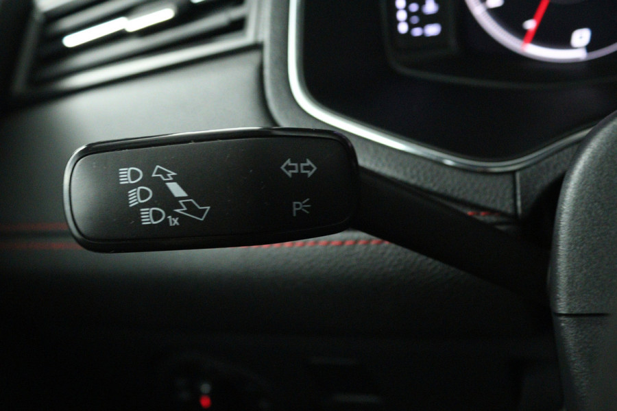 Seat Ibiza 1.0 TSI FR Business Intense (PANORAMADAK, CAMERA, STOELVERWARMING, BEATS AUDIO, CRUISE ADAPTIEF, DIGITALE COCKPIT)