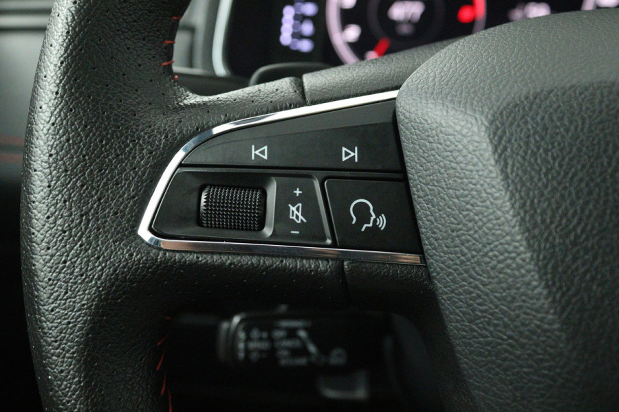 Seat Ibiza 1.0 TSI FR Business Intense (PANORAMADAK, CAMERA, STOELVERWARMING, BEATS AUDIO, CRUISE ADAPTIEF, DIGITALE COCKPIT)