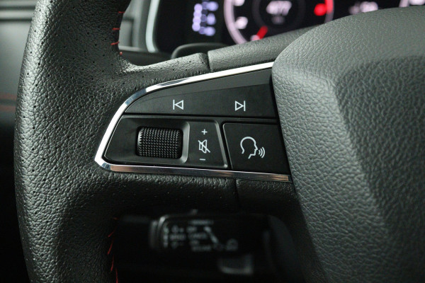 Seat Ibiza 1.0 TSI FR Business Intense (PANORAMADAK, CAMERA, STOELVERWARMING, BEATS AUDIO, CRUISE ADAPTIEF, DIGITALE COCKPIT)