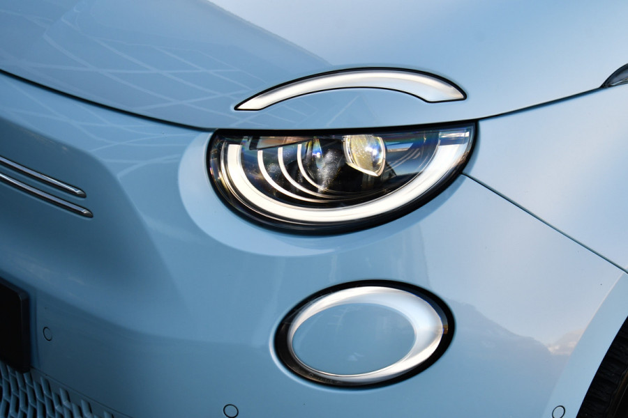 Fiat 500C La Prima 42 kWh Celestial Blue incl-Winterset ACC Stoelverw Camera Carplay