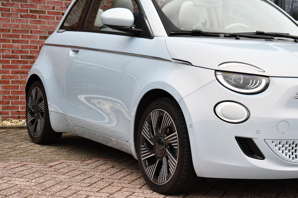 Fiat 500C La Prima 42 kWh Celestial Blue incl-Winterset ACC Stoelverw Camera Carplay