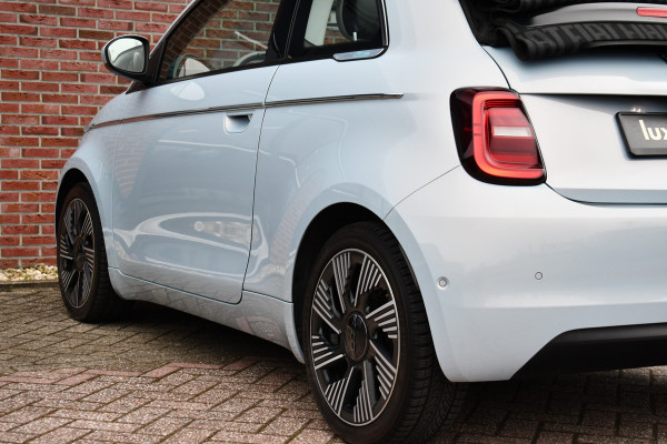 Fiat 500C La Prima 42 kWh Celestial Blue incl-Winterset ACC Stoelverw Camera Carplay