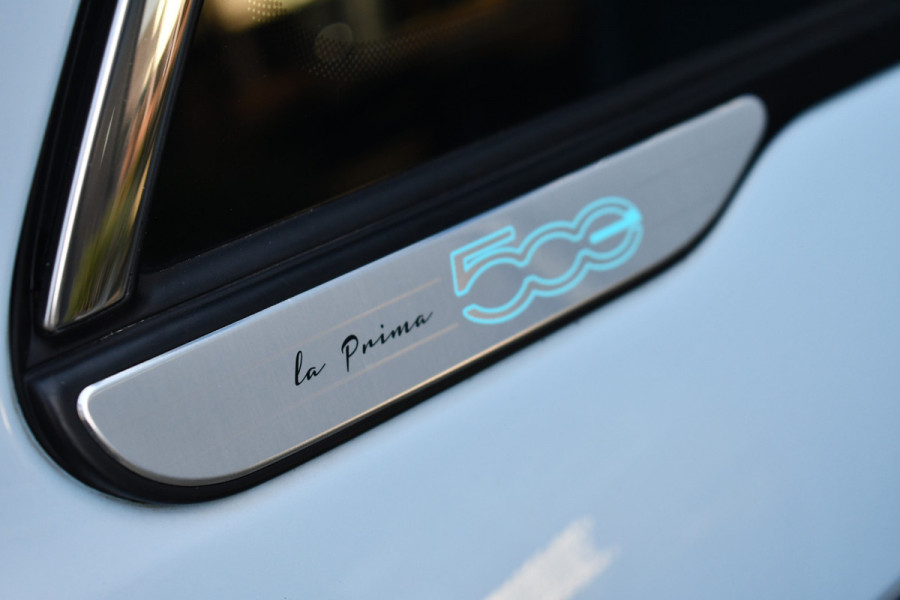 Fiat 500C La Prima 42 kWh Celestial Blue incl-Winterset ACC Stoelverw Camera Carplay