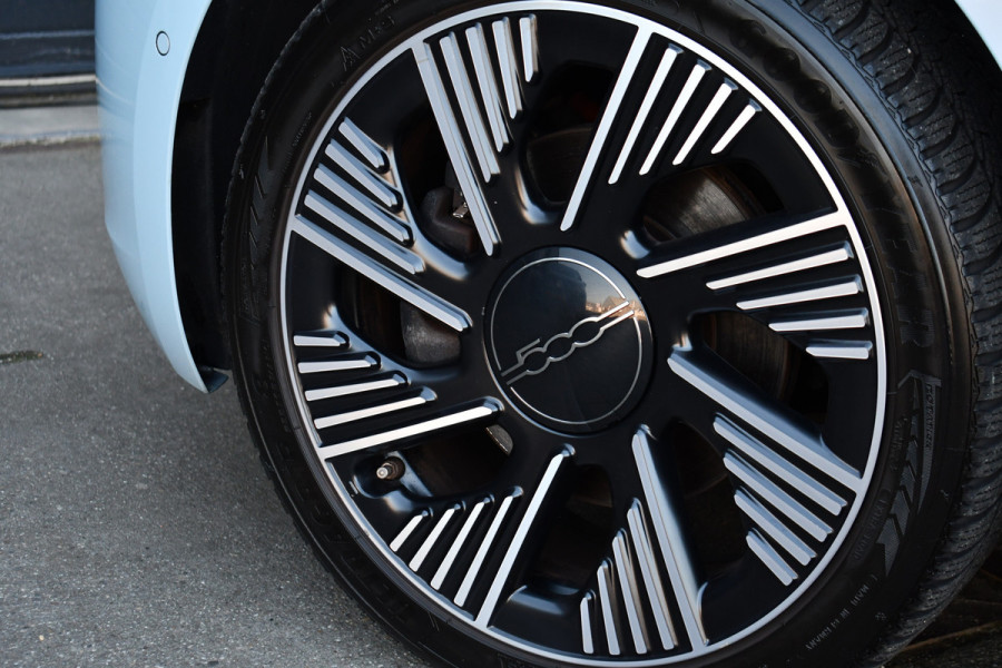 Fiat 500C La Prima 42 kWh Celestial Blue incl-Winterset ACC Stoelverw Camera Carplay