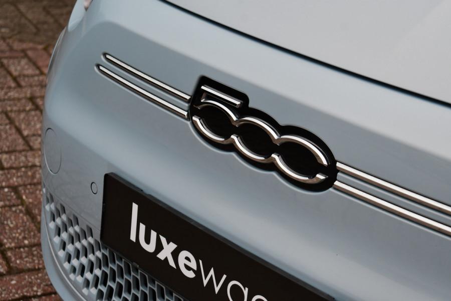 Fiat 500C La Prima 42 kWh Celestial Blue incl-Winterset ACC Stoelverw Camera Carplay