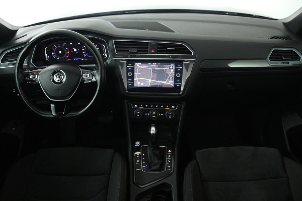 Volkswagen Tiguan Allspace 1.5 TSI Highline Business R (PANORAMADAK, TREKHAAK, STOELVERWARMING, DIGITALE COCKPIT)