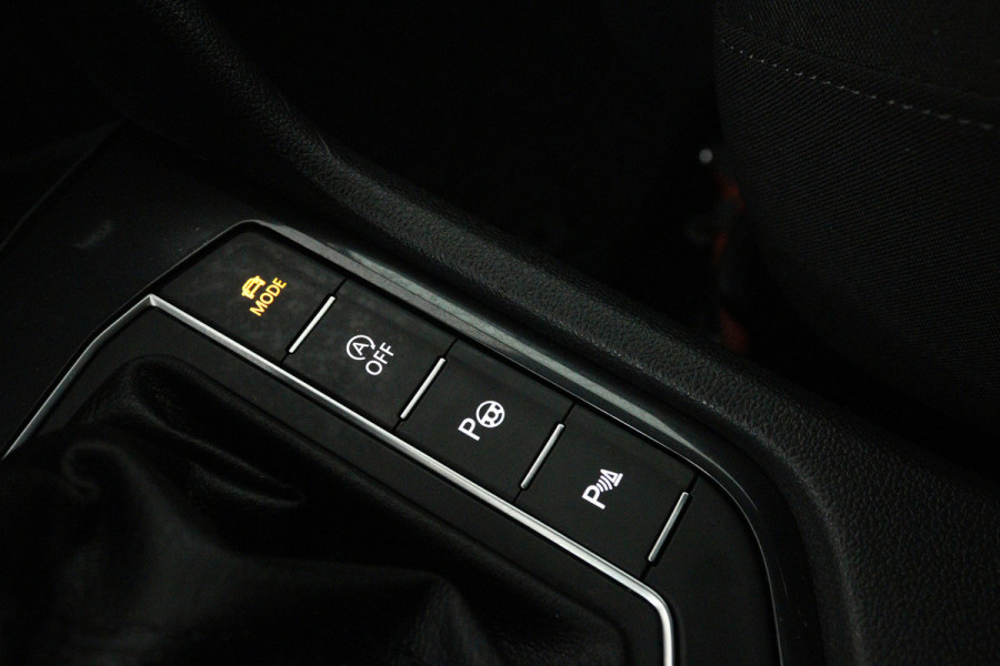 Volkswagen Tiguan Allspace 1.5 TSI Highline Business R (PANORAMADAK, TREKHAAK, STOELVERWARMING, DIGITALE COCKPIT)