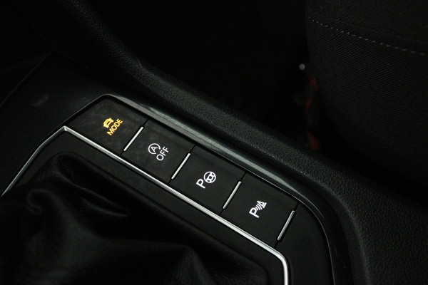 Volkswagen Tiguan Allspace 1.5 TSI Highline Business R (PANORAMADAK, TREKHAAK, STOELVERWARMING, DIGITALE COCKPIT)