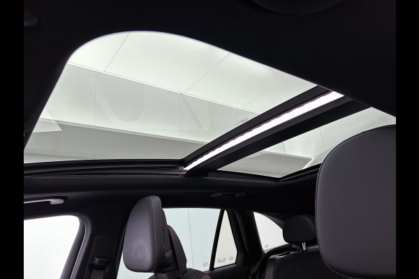 Mercedes-Benz GLC 300e 4MATIC AMG Line Achteruitrijcamera | Panaromadak | Navigatie | Memorypakket | alarm klasse 3 Inclusief 24 maanden Mercedes-Benz Certified garantie voor Europa.