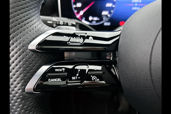Mercedes-Benz GLC 300e 4MATIC AMG Line Achteruitrijcamera | Panaromadak | Navigatie | Memorypakket | alarm klasse 3 Inclusief 24 maanden Mercedes-Benz Certified garantie voor Europa.