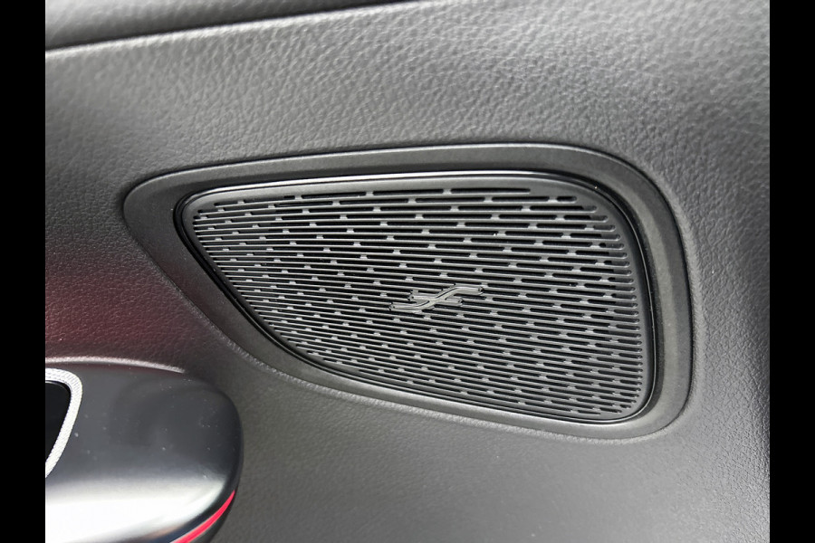 Mercedes-Benz GLC 300e 4MATIC AMG Line Achteruitrijcamera | Panaromadak | Navigatie | Memorypakket | alarm klasse 3 Inclusief 24 maanden Mercedes-Benz Certified garantie voor Europa.