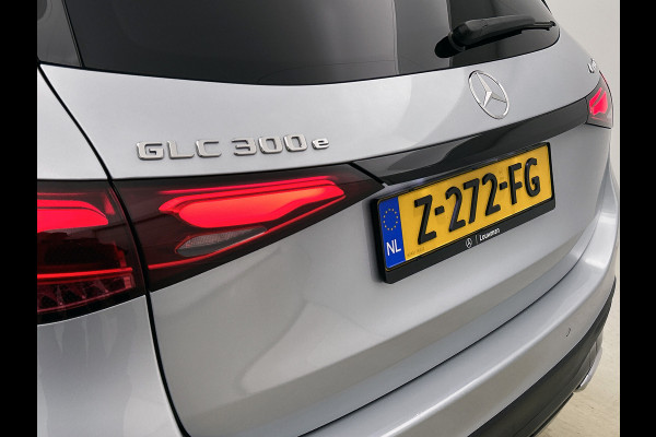 Mercedes-Benz GLC 300e 4MATIC AMG Line Achteruitrijcamera | Panaromadak | Navigatie | Memorypakket | alarm klasse 3 Inclusief 24 maanden Mercedes-Benz Certified garantie voor Europa.