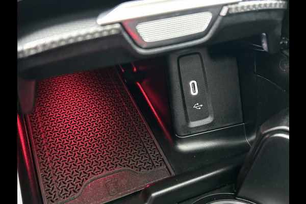 Mercedes-Benz GLC 300e 4MATIC AMG Line Achteruitrijcamera | Panaromadak | Navigatie | Memorypakket | alarm klasse 3 Inclusief 24 maanden Mercedes-Benz Certified garantie voor Europa.