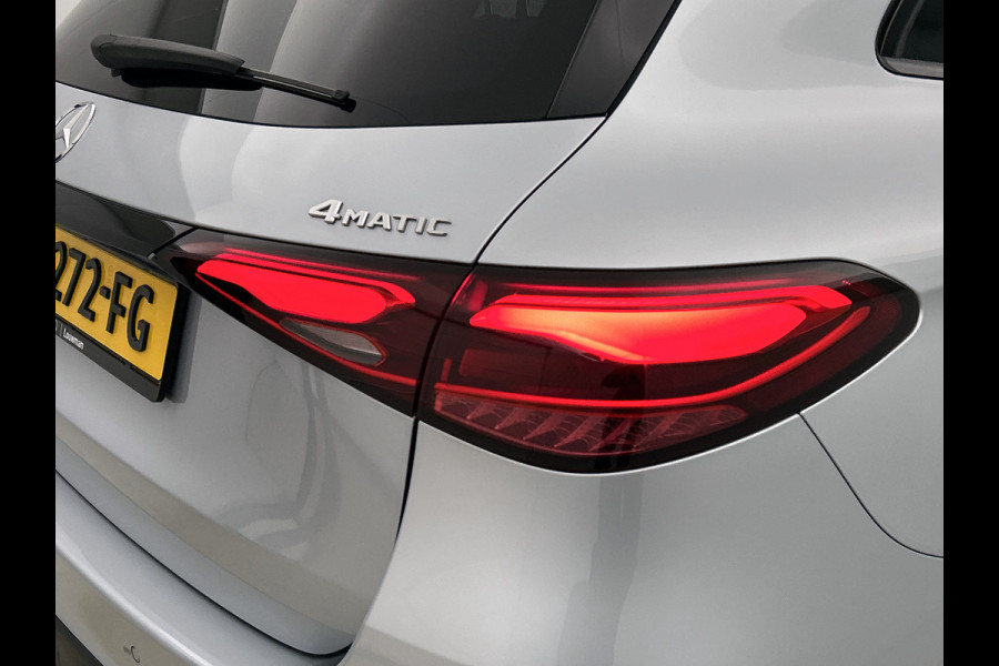 Mercedes-Benz GLC 300e 4MATIC AMG Line Achteruitrijcamera | Panaromadak | Navigatie | Memorypakket | alarm klasse 3 Inclusief 24 maanden Mercedes-Benz Certified garantie voor Europa.