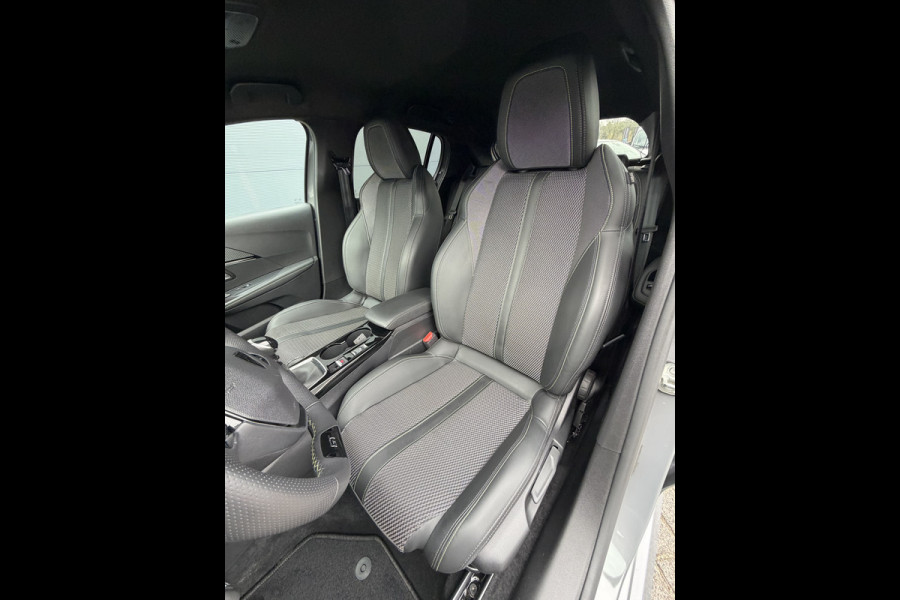 Peugeot 208 100pk GT (Camera - Keyless Entry - LED - Navigatie Automatische Airco - Draadloos laden - Apple Carplay - 3D Cockpit)