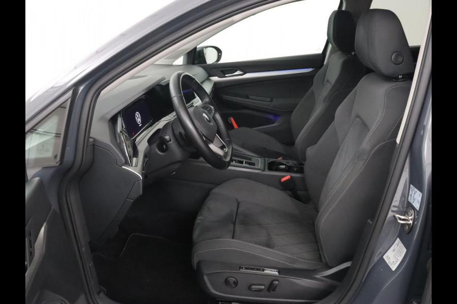 Volkswagen Golf 1.0 eTSI Life Business | Stoelverwarming | Massage | Carplay | Adaptive cruise | Sfeerverlichting | Navigatie | Park Assist | Getint glas | Full LED