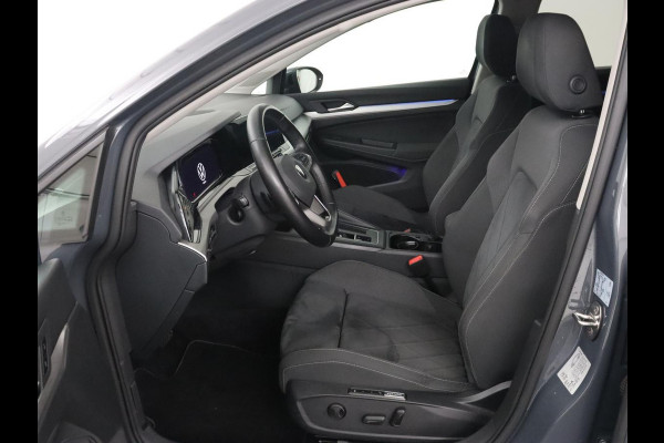 Volkswagen Golf 1.0 eTSI Life Business | Stoelverwarming | Massage | Carplay | Adaptive cruise | Sfeerverlichting | Navigatie | Park Assist | Getint glas | Full LED