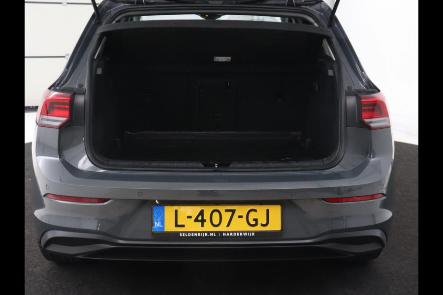 Volkswagen Golf 1.0 eTSI Life Business | Stoelverwarming | Massage | Carplay | Adaptive cruise | Sfeerverlichting | Navigatie | Park Assist | Getint glas | Full LED