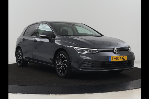 Volkswagen Golf 1.0 eTSI Life Business | Stoelverwarming | Massage | Carplay | Adaptive cruise | Sfeerverlichting | Navigatie | Park Assist | Getint glas | Full LED