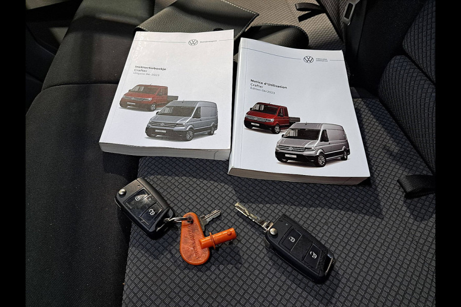 Volkswagen Crafter 35 2.0 TDI Bakwagen Laadklep Airco Zijdeur Spoiler Lat-om-Lat Betimmerd CruiseControl Carplay 140Pk Euro6!