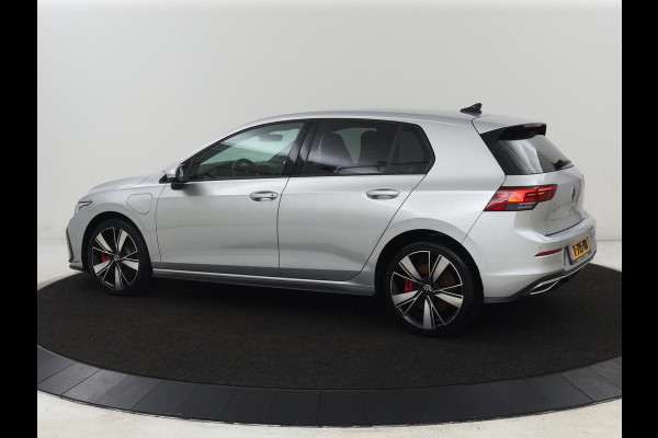 Volkswagen Golf 1.4 eHybrid GTE | SOH 93% | Stoelverwarming | Trekhaak | Carplay | Adaptive cruise | 18'' | Sportstoelen | Navigatie | Sfeerverlichting | Climate control | Parkeerhulp | PHEV | Plug In