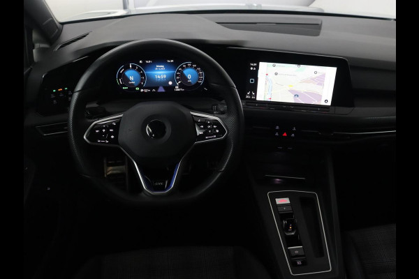 Volkswagen Golf 1.4 eHybrid GTE | SOH 93% | Stoelverwarming | Trekhaak | Carplay | Adaptive cruise | 18'' | Sportstoelen | Navigatie | Sfeerverlichting | Climate control | Parkeerhulp | PHEV | Plug In