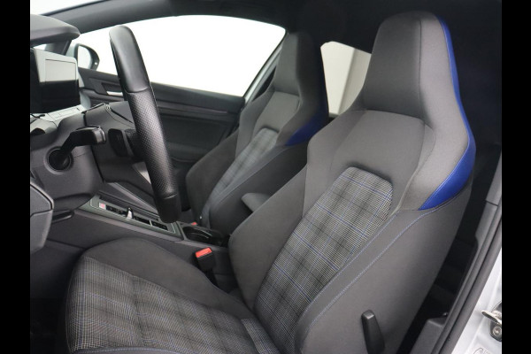 Volkswagen Golf 1.4 eHybrid GTE | SOH 93% | Stoelverwarming | Trekhaak | Carplay | Adaptive cruise | 18'' | Sportstoelen | Navigatie | Sfeerverlichting | Climate control | Parkeerhulp | PHEV | Plug In