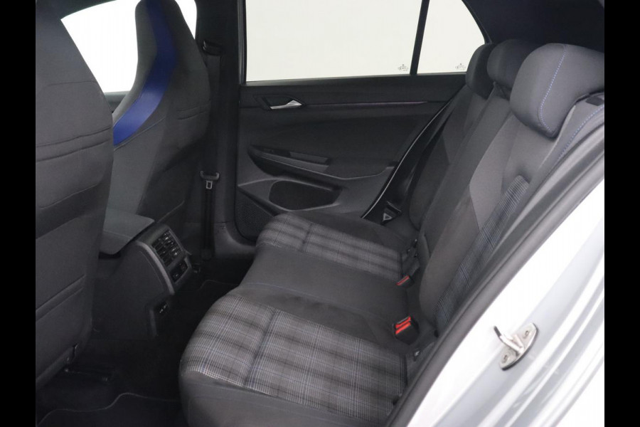 Volkswagen Golf 1.4 eHybrid GTE | SOH 93% | Stoelverwarming | Trekhaak | Carplay | Adaptive cruise | 18'' | Sportstoelen | Navigatie | Sfeerverlichting | Climate control | Parkeerhulp | PHEV | Plug In