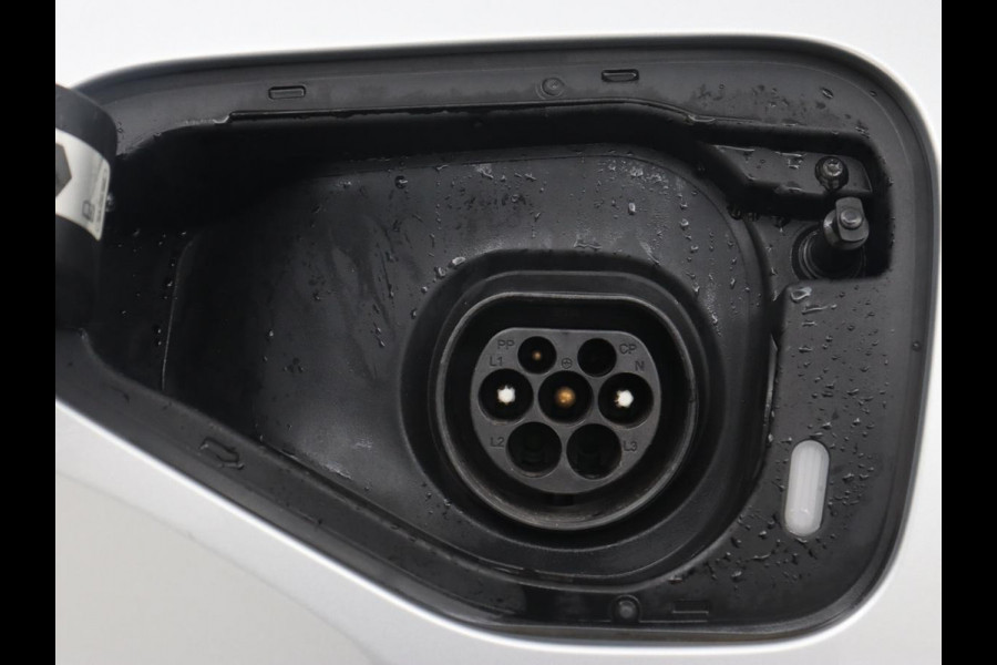 Volkswagen Golf 1.4 eHybrid GTE | SOH 93% | Stoelverwarming | Trekhaak | Carplay | Adaptive cruise | 18'' | Sportstoelen | Navigatie | Sfeerverlichting | Climate control | Parkeerhulp | PHEV | Plug In