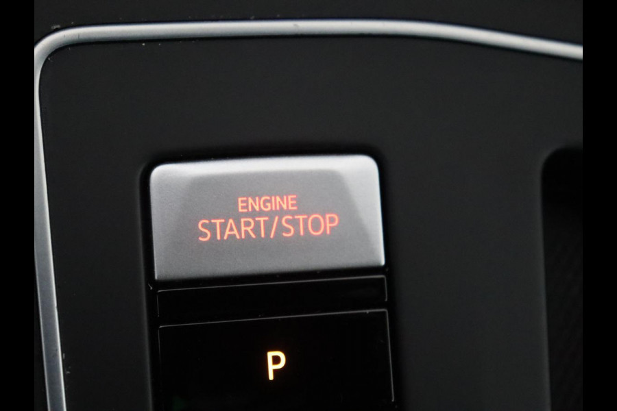 Volkswagen Golf 1.4 eHybrid GTE | SOH 93% | Stoelverwarming | Trekhaak | Carplay | Adaptive cruise | 18'' | Sportstoelen | Navigatie | Sfeerverlichting | Climate control | Parkeerhulp | PHEV | Plug In