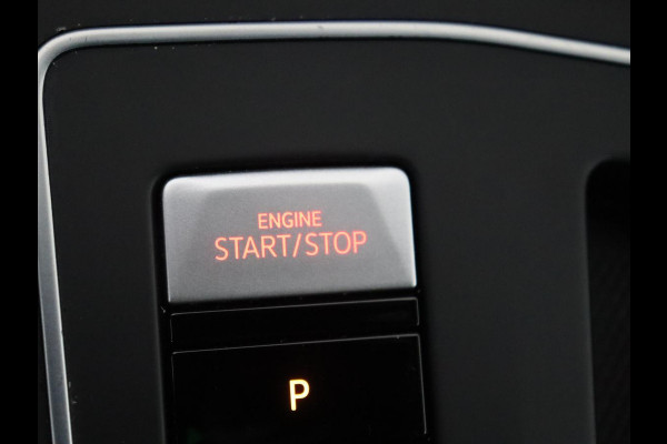 Volkswagen Golf 1.4 eHybrid GTE | SOH 93% | Stoelverwarming | Trekhaak | Carplay | Adaptive cruise | 18'' | Sportstoelen | Navigatie | Sfeerverlichting | Climate control | Parkeerhulp | PHEV | Plug In