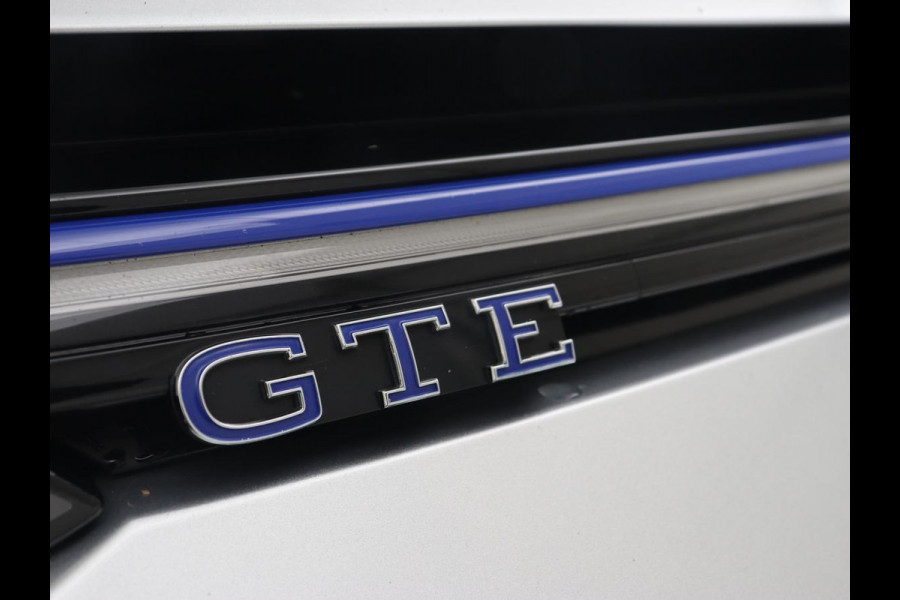 Volkswagen Golf 1.4 eHybrid GTE | SOH 93% | Stoelverwarming | Trekhaak | Carplay | Adaptive cruise | 18'' | Sportstoelen | Navigatie | Sfeerverlichting | Climate control | Parkeerhulp | PHEV | Plug In