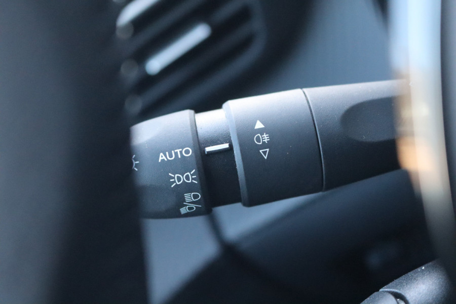 Peugeot 208 1.2 PureT. 100PK Allure Carplay-android/Parkeerhulp/Cruise-control