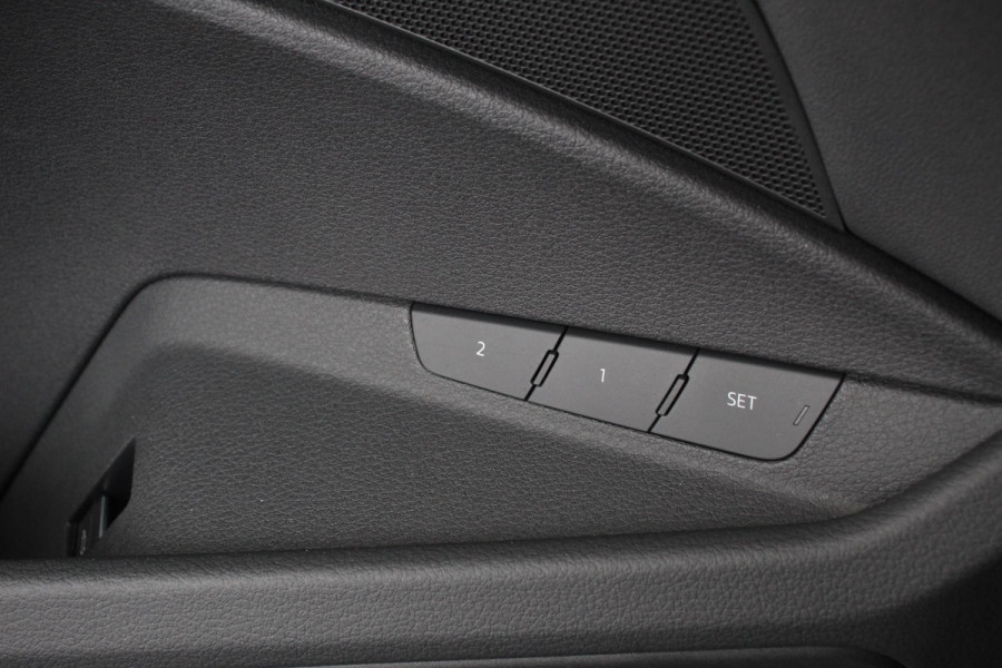 Audi e-tron 55 Quattro Advanced Tour Pack | LED Matrix | 20" Lichtmetalen Velgen | PDC VA | Camera | Leder | DAB+ | Digitale cockpit
