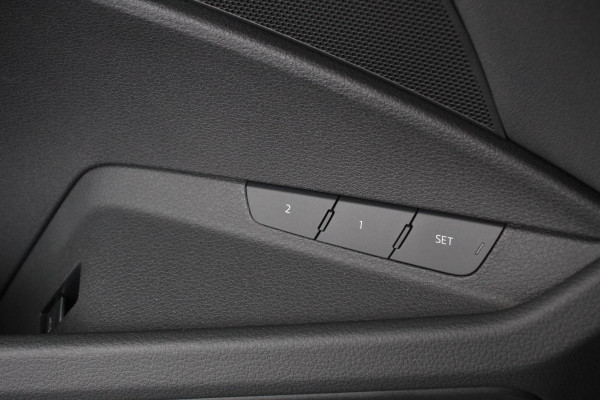 Audi e-tron 55 Quattro Advanced Tour Pack | LED Matrix | 20" Lichtmetalen Velgen | PDC VA | Camera | Leder | DAB+ | Digitale cockpit