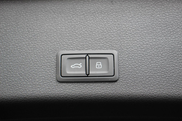 Audi e-tron 55 Quattro Advanced Tour Pack | LED Matrix | 20" Lichtmetalen Velgen | PDC VA | Camera | Leder | DAB+ | Digitale cockpit