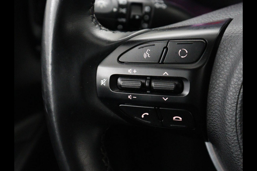 Kia Stonic 1.2 MPi ComfortPlusLine Navigator | Trekhaak | Carplay | Camera | Navigatie | Cruise control | Airco | Bluetooth | DAB | Parkeerhulp