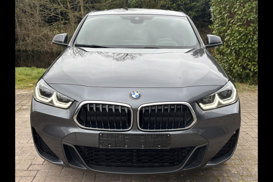 BMW X2 xDrive25e M Sport | 220pk |  Panoramadak | M pakket |  Achteruitrijcamera | Leder | Sportstoelen | Head Up Display