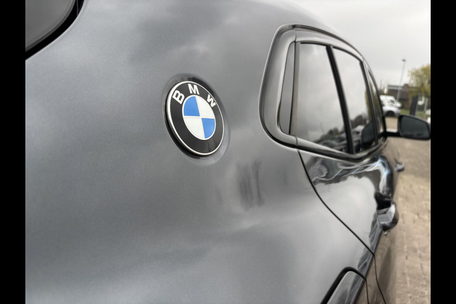 BMW X2 xDrive25e M Sport | 220pk |  Panoramadak | M pakket |  Achteruitrijcamera | Leder | Sportstoelen | Head Up Display