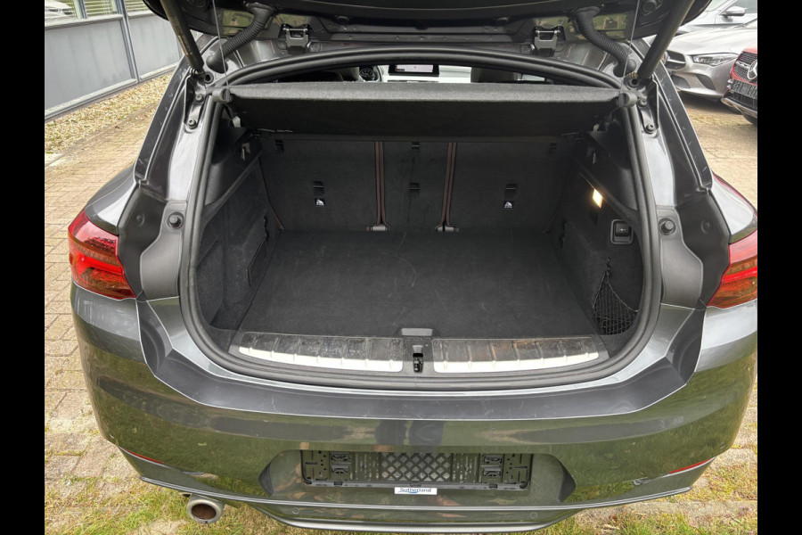 BMW X2 xDrive25e M Sport | 220pk |  Panoramadak | M pakket |  Achteruitrijcamera | Leder | Sportstoelen | Head Up Display