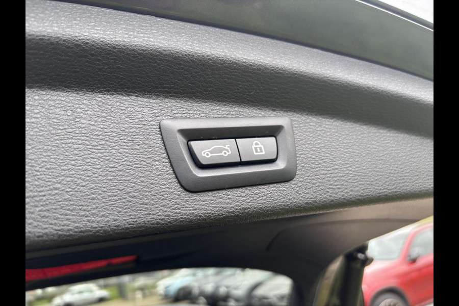 BMW X2 xDrive25e M Sport | 220pk |  Panoramadak | M pakket |  Achteruitrijcamera | Leder | Sportstoelen | Head Up Display