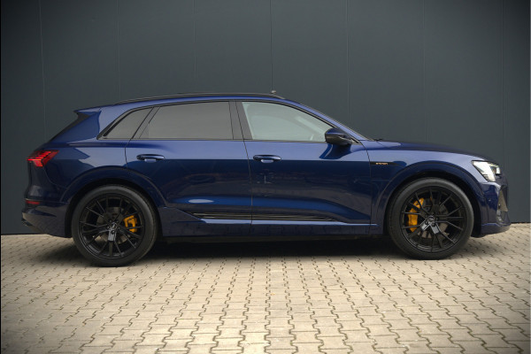 Audi e-tron e-tron 50 quattro Launch edition Black 71 kWh S-Line | Panoramadak | Stoelverwarming | Adaptive Cruise Control | Memory Seat | Parkeersensoren | Keyless | Apple Carplay
