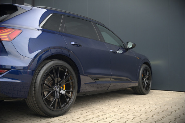 Audi e-tron e-tron 50 quattro Launch edition Black 71 kWh S-Line | Panoramadak | Stoelverwarming | Adaptive Cruise Control | Memory Seat | Parkeersensoren | Keyless | Apple Carplay