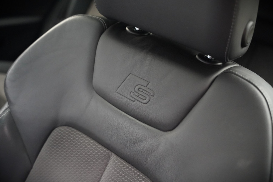 Audi e-tron e-tron 50 quattro Launch edition Black 71 kWh S-Line | Panoramadak | Stoelverwarming | Adaptive Cruise Control | Memory Seat | Parkeersensoren | Keyless | Apple Carplay